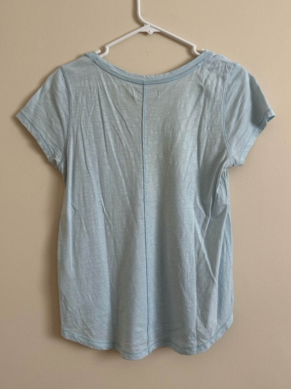 A&F V-Neck - Picture 2 of 5